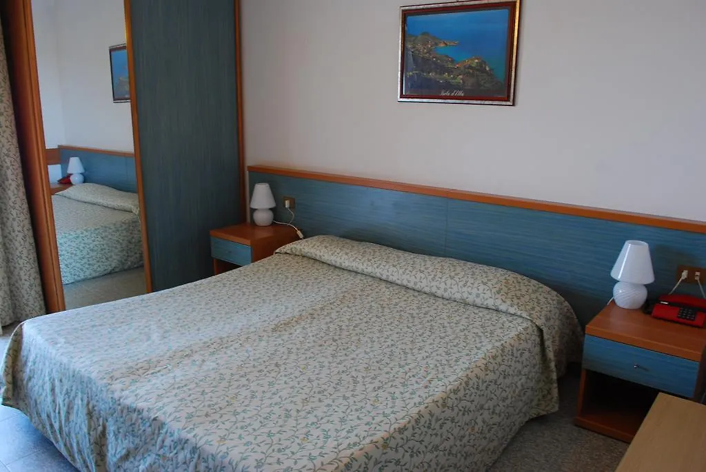 Hotel Stella Maris 카폴리베리